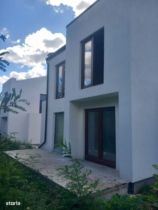 Casa cu etaj,120 mp util,teren 350mp,LIVEZENI