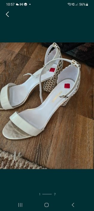 Sanda eleganta Maccioni