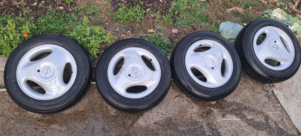 Комплект от 4бр. гуми с джанти 165/70 R14