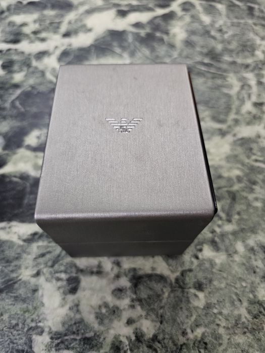 Cutie deosebită Armani pentru colecționarii de ceasuri