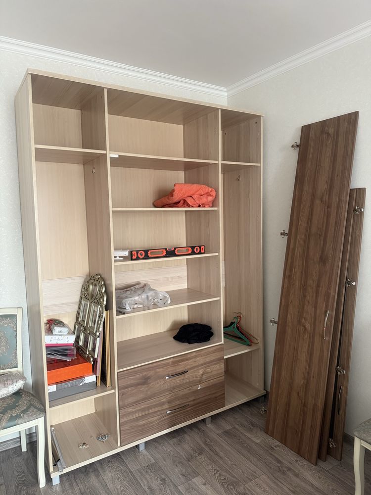 Продам шкаф и стол письменный