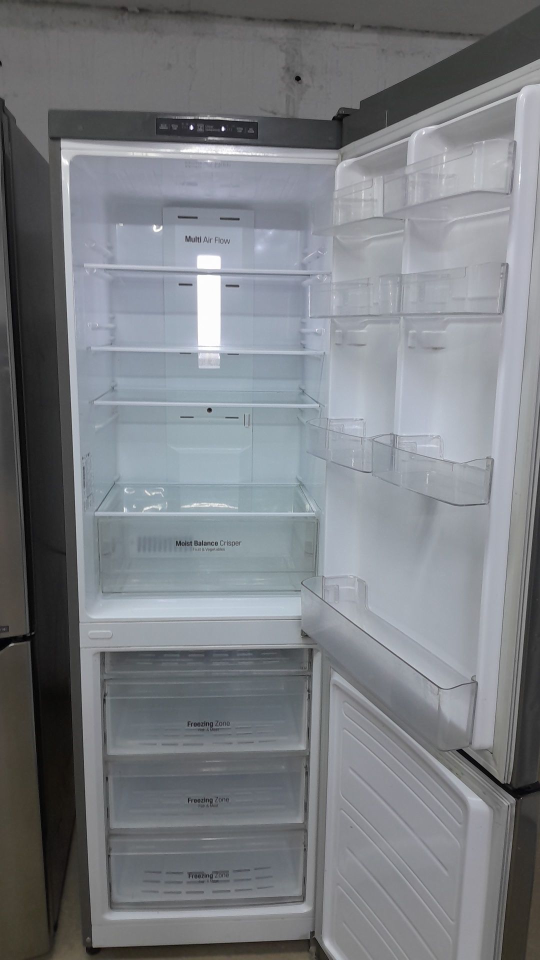 Холодильник доставка от60000 до 130000
