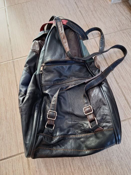 Vând ghiozdan care se poate purta și geanta