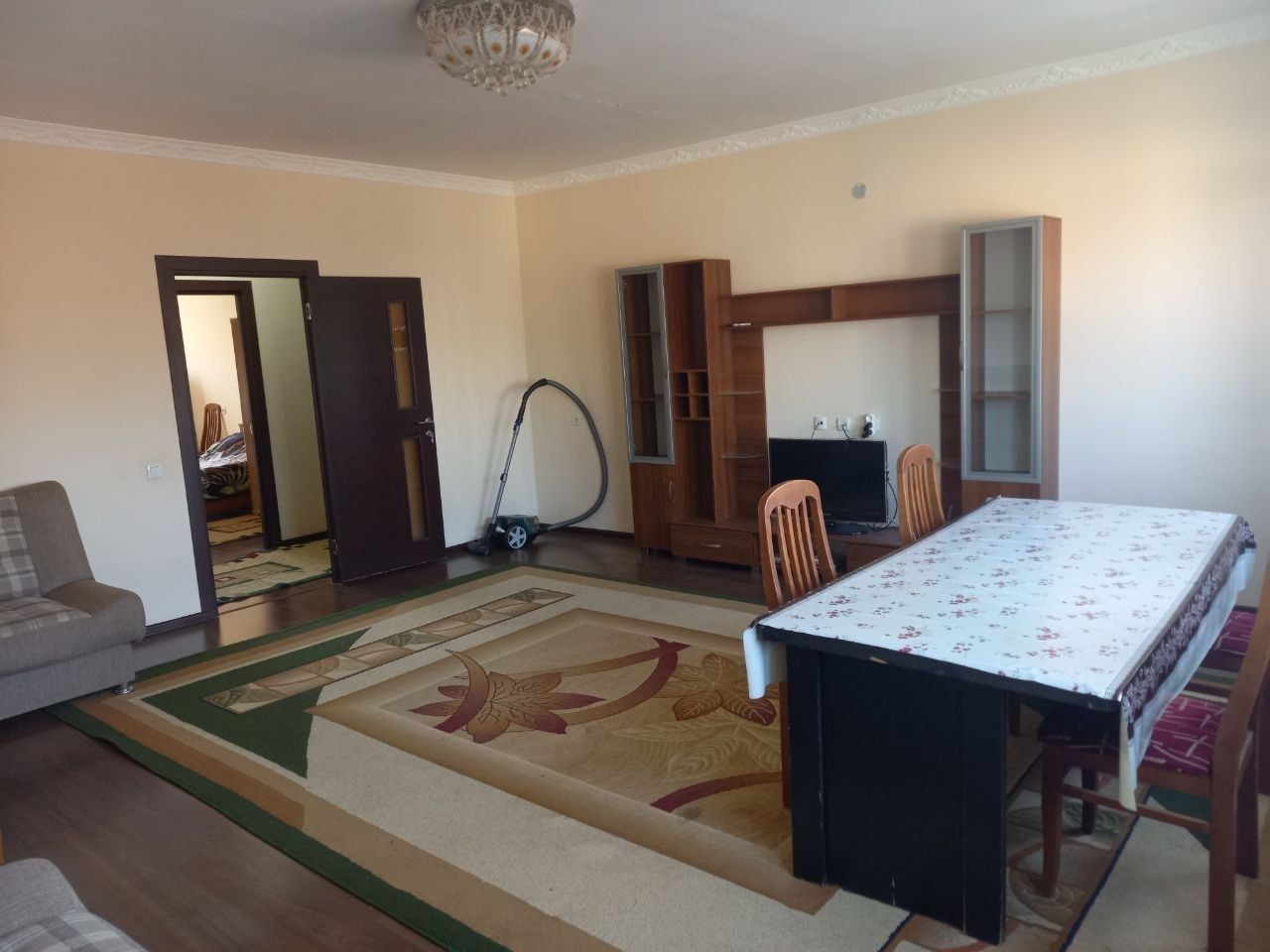 Sergeli 8 hududa uy sotiladi