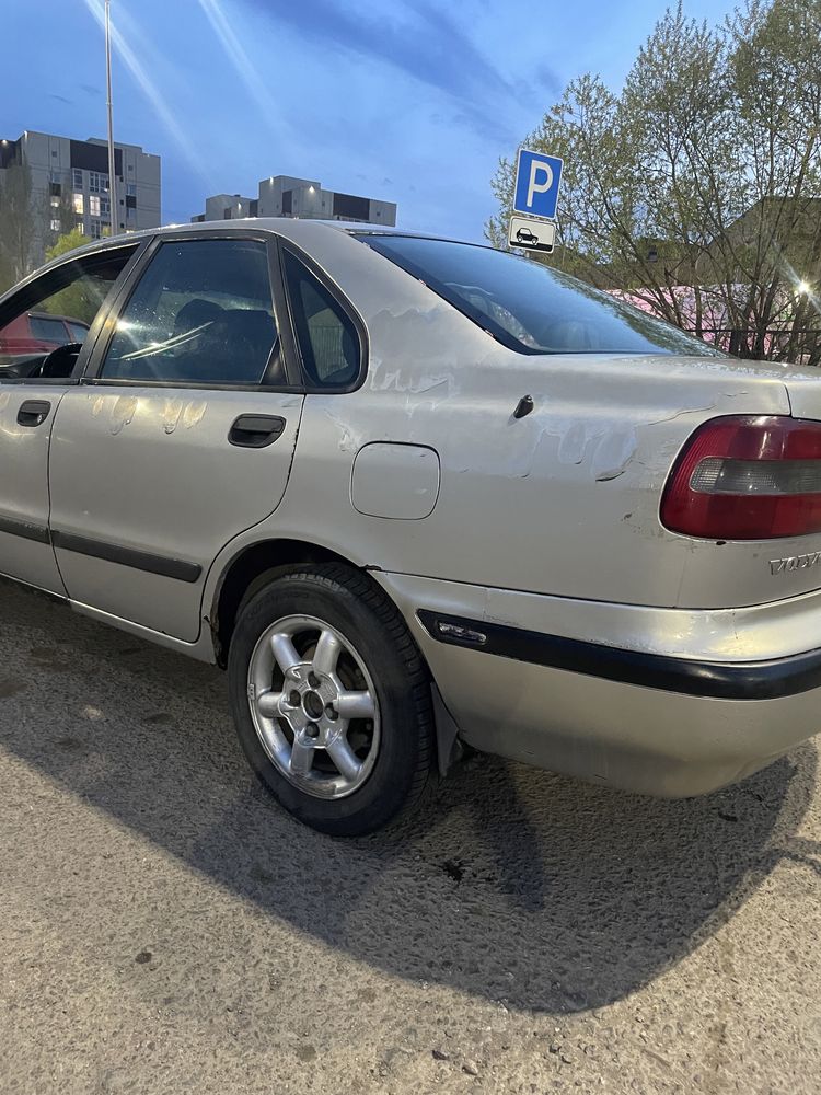 машина volvo s40 97 года обьем 2.0