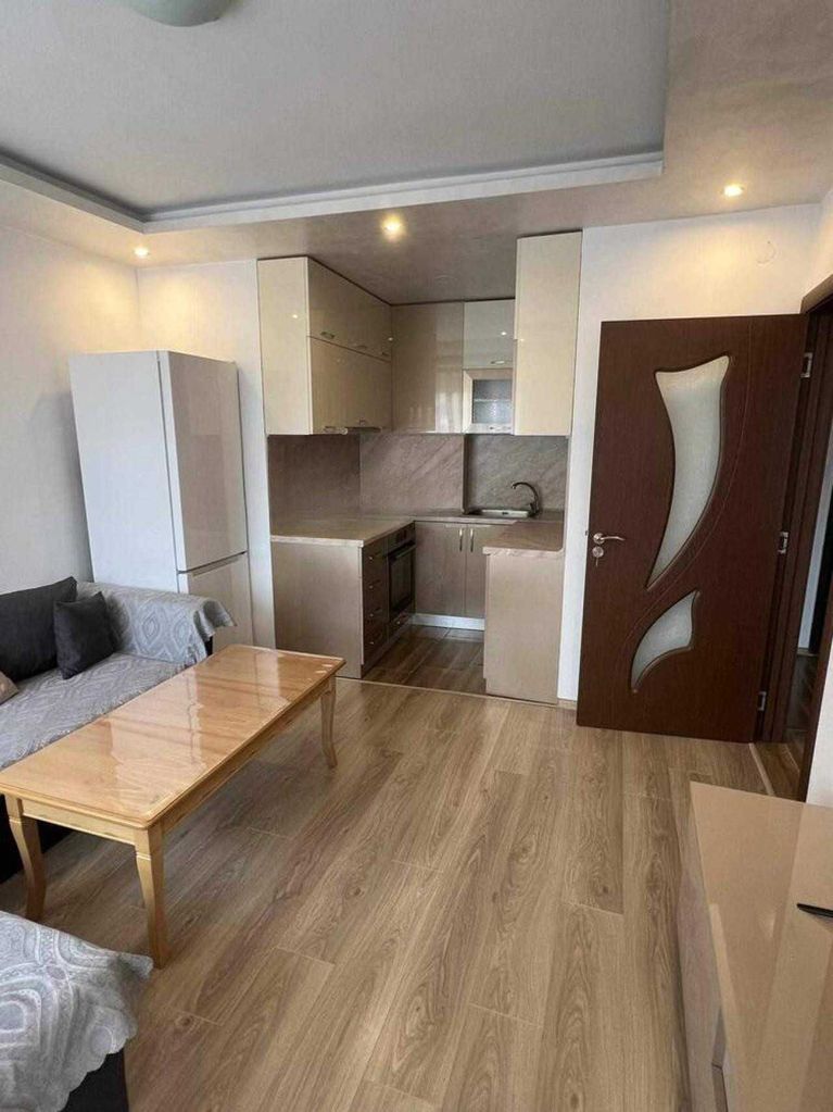 Дава се под наем Тристаен апартамент в Пловдив, Център - 102 кв.м за 650 € - Снимка #1