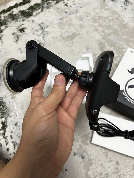 Suport telefon cu senzor si incarcare wireless