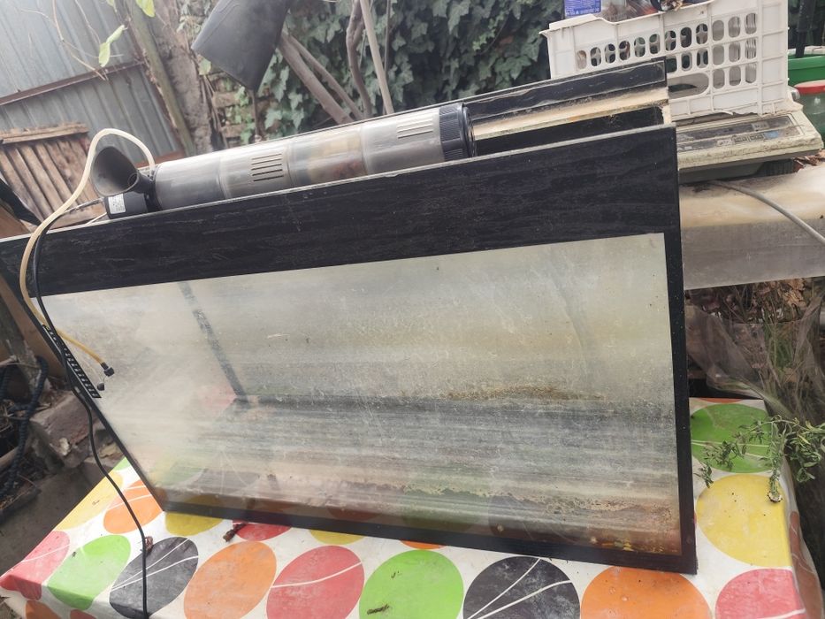 Аквариумы две штуки