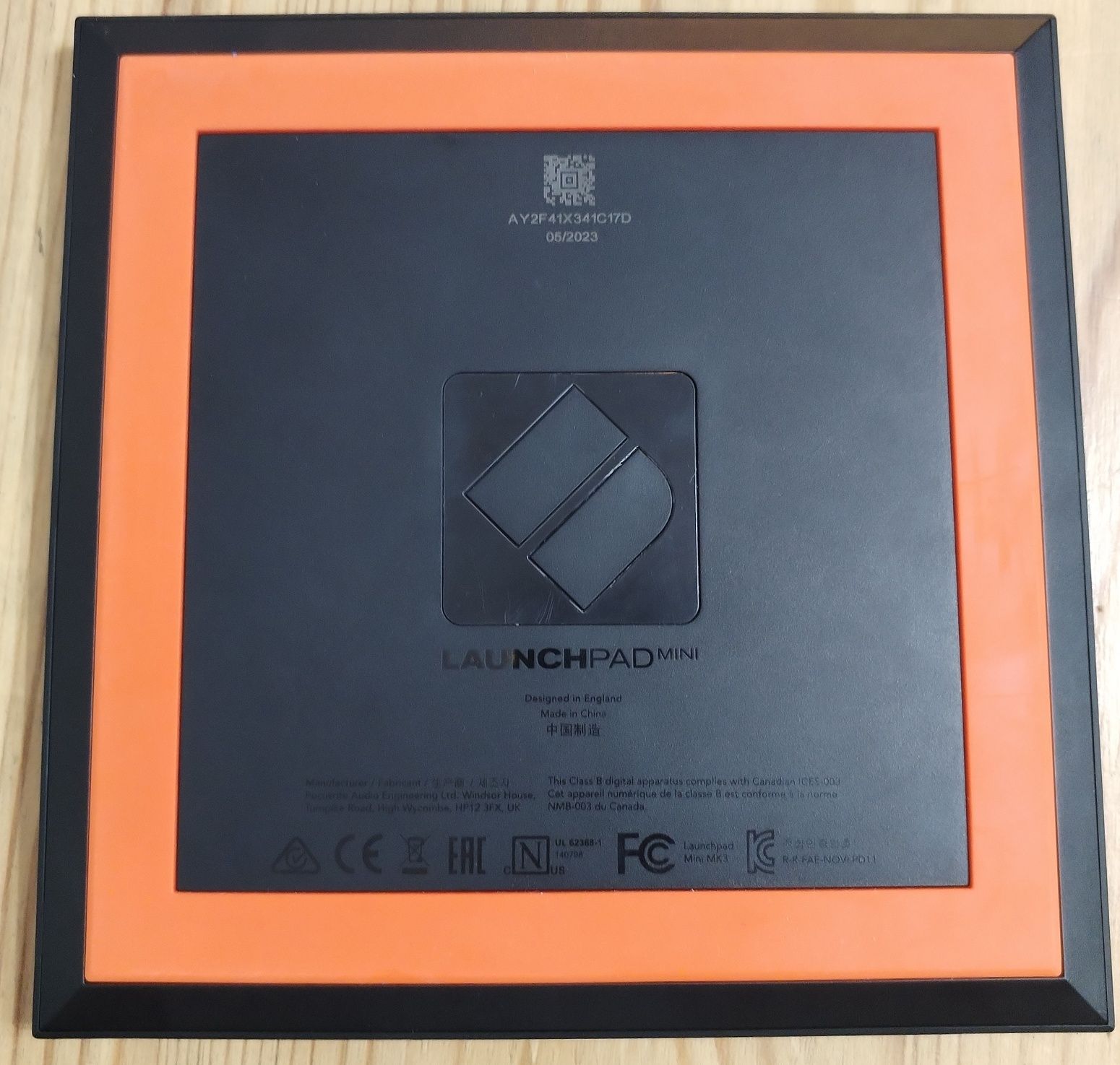 Продам Novation Launchpad mini.