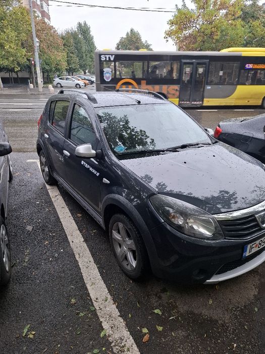 Dacia sandero stepway 1.6 cu gpl an 2012