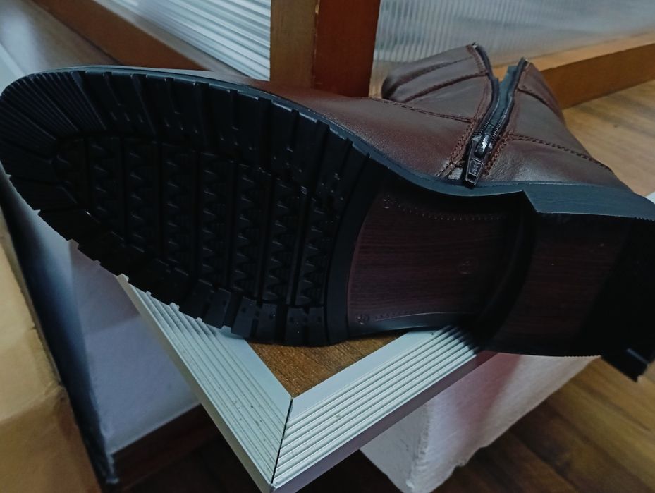 Ghete noi piele naturala mărimea 40