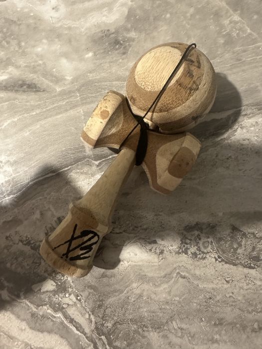 Kendama semnata de Xremus si azteca si dana