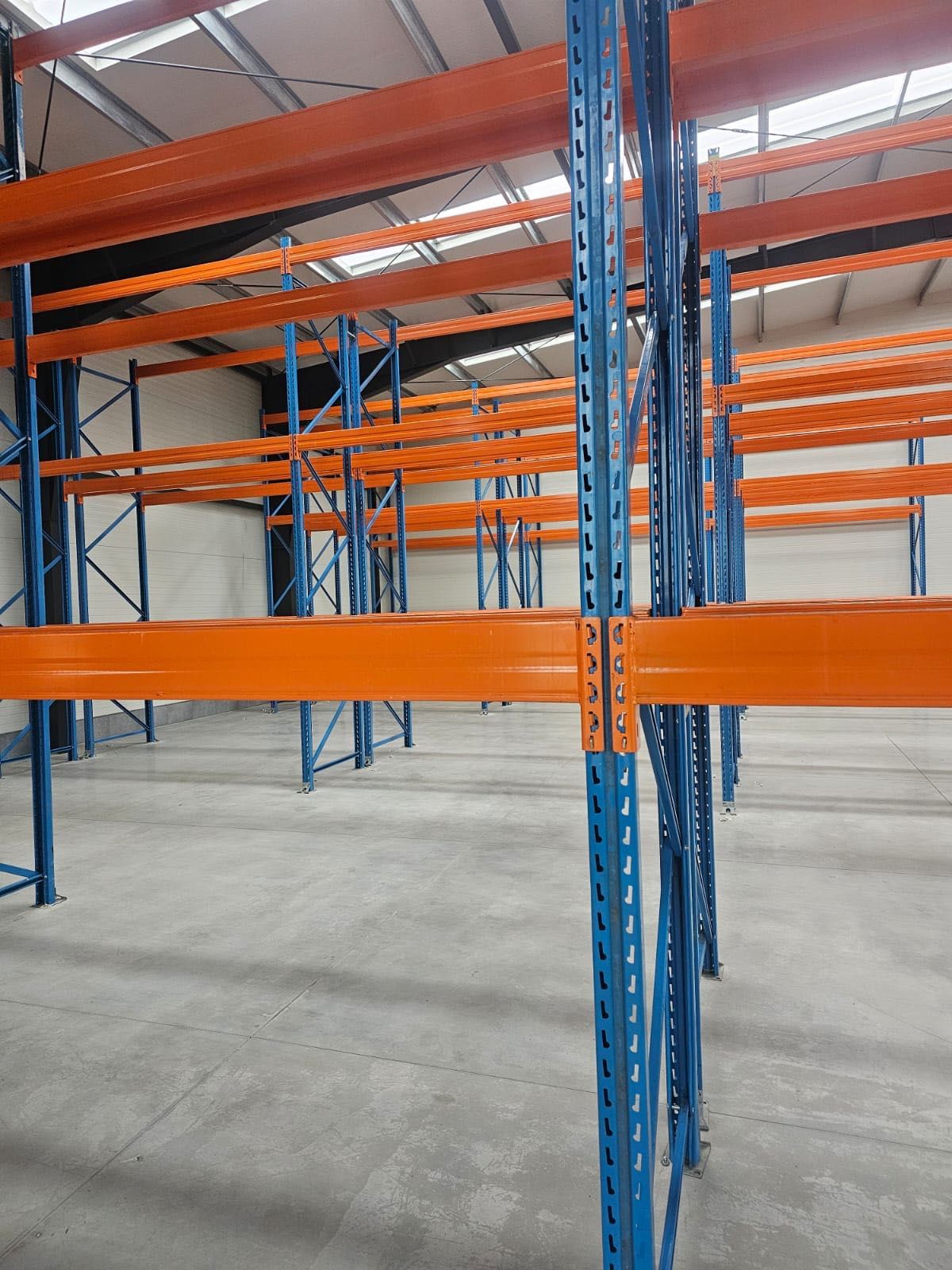 Rafturi metalice second hand pentru depozit