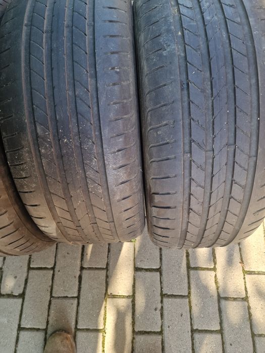 Vând anvelope folosite