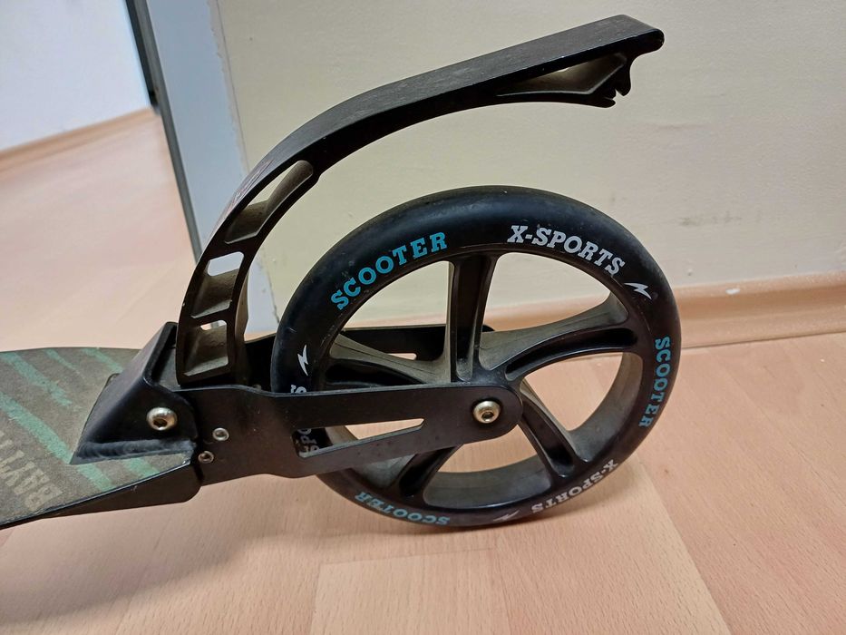 Продавам тротинетка/скутер марка "BAYTTER" до 100 кг.