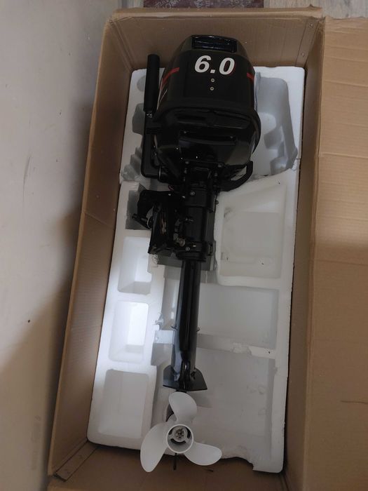 Лодка комплект със двигател