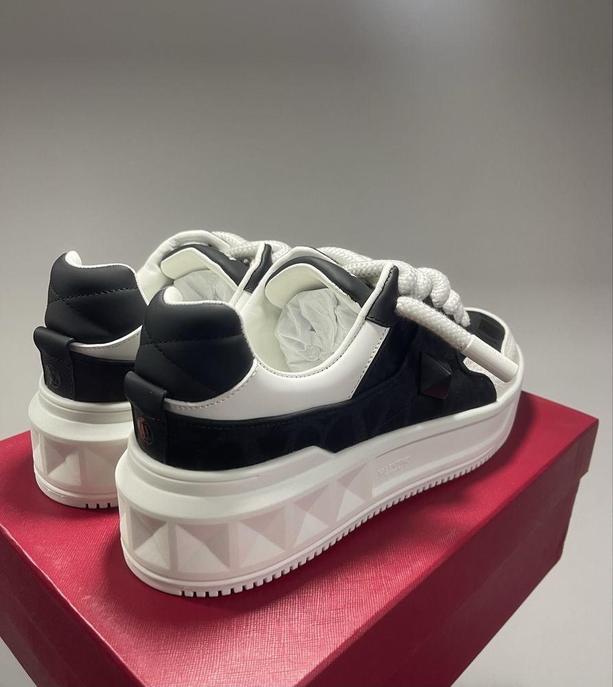 Valentino Garavani One Stud Black White