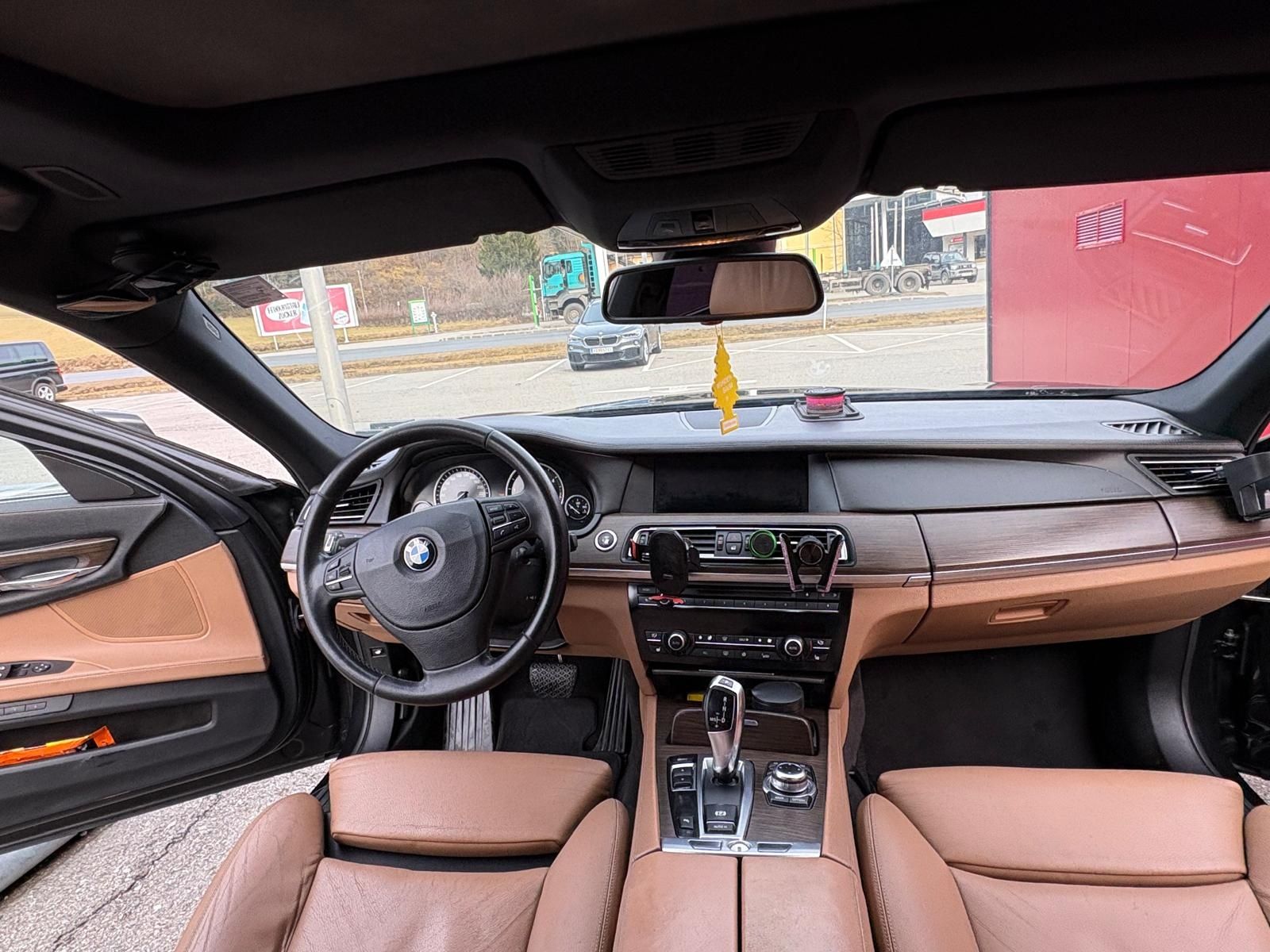 BMW seria 7, 740d