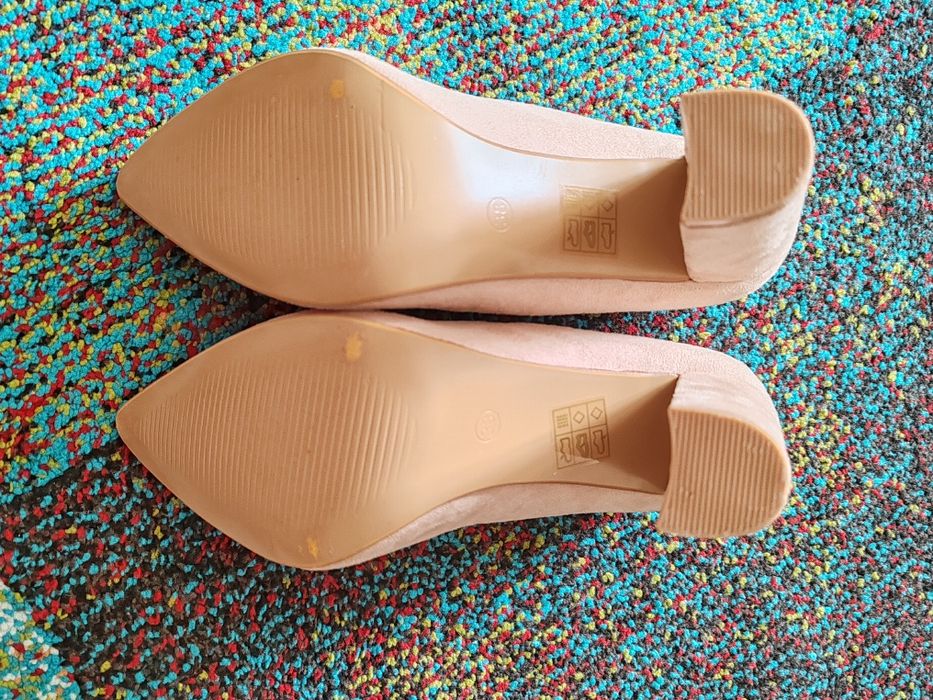 Pantofi bej cu toc gros masura 38