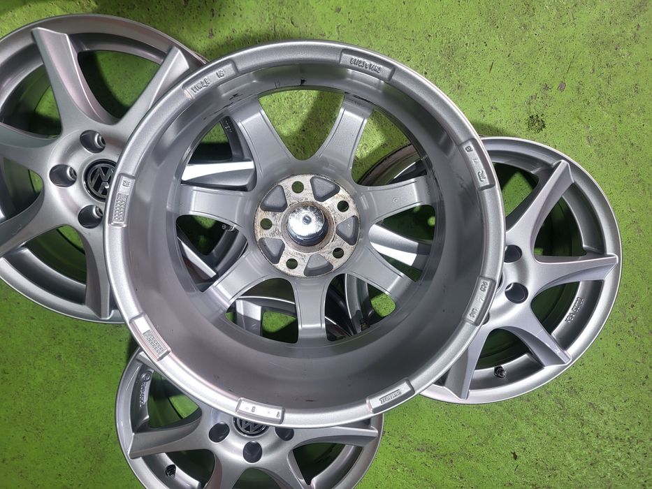 16 5x112 Vw Passat Touran Caddy Golf Skoda Audi лети джанти 5х112