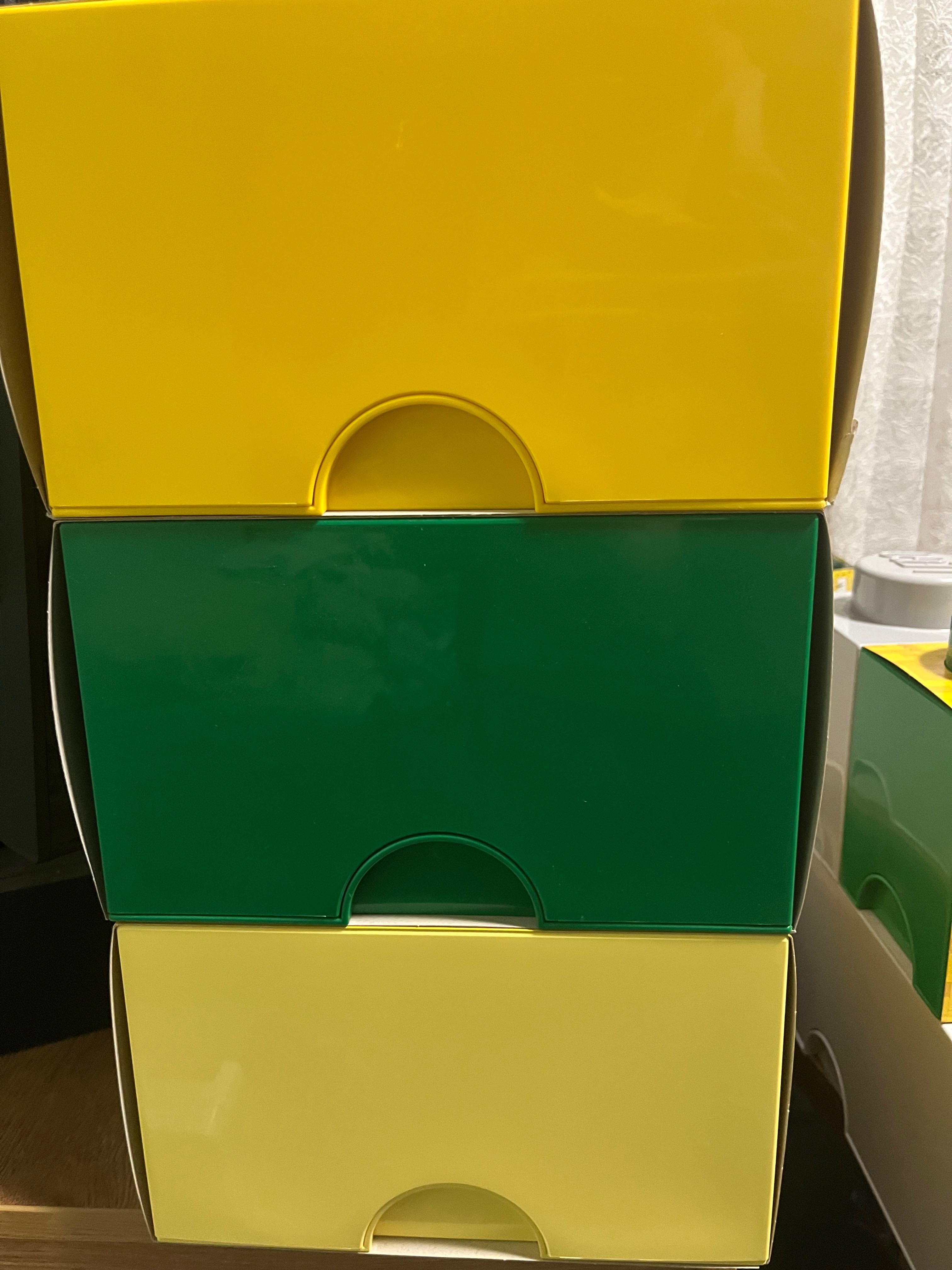 кутии LEGO brick 4 и brick 2