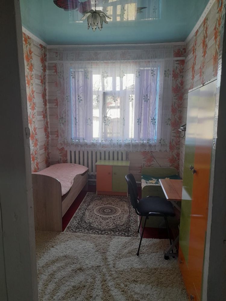 Үй сатылады.