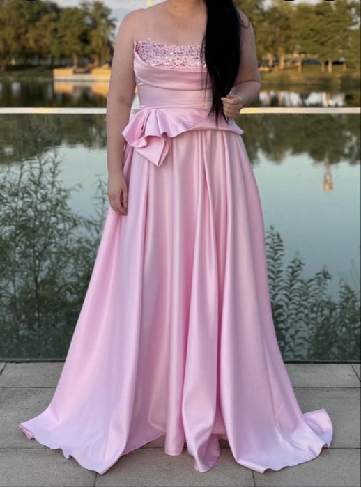 Rochie elegantă roz