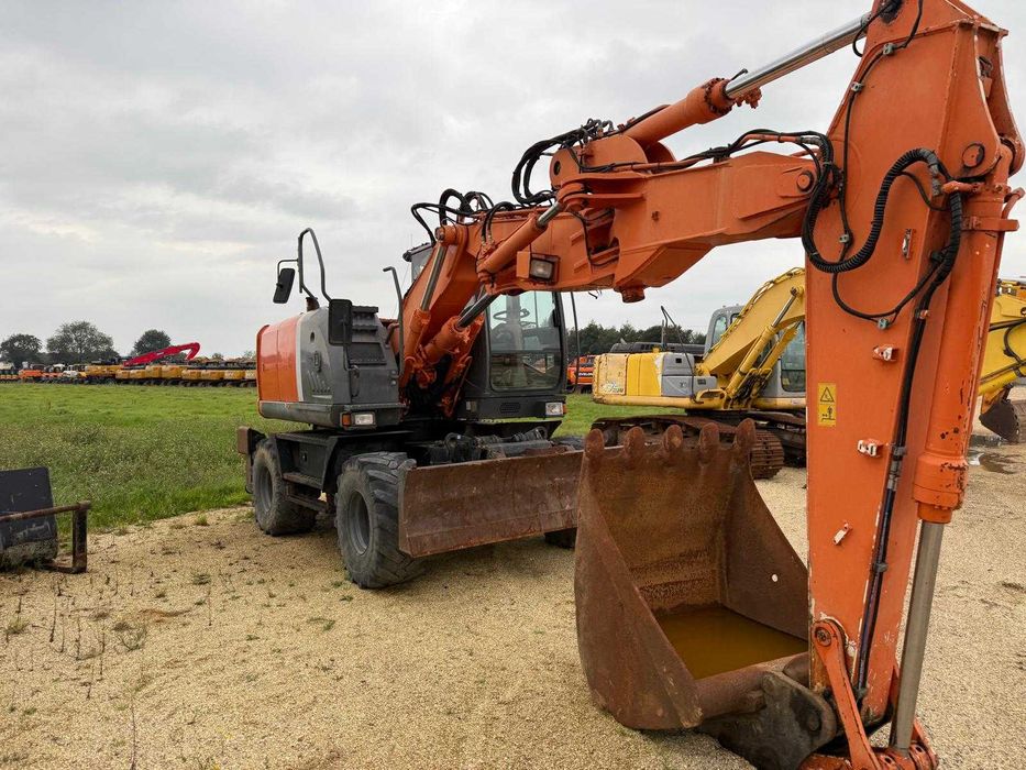 De vanzare excavator Hitachi ZX-140W-3