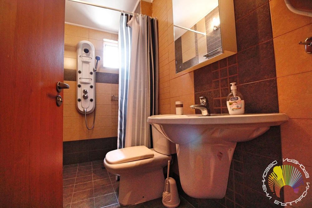 Дава се под наем Двустаен апартамент в Бургас, Център - 50 кв.м за 408 € - Снимка #8