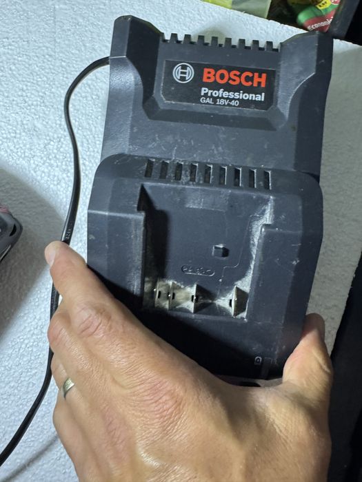 Incarcator si baterii bosch 18 volti