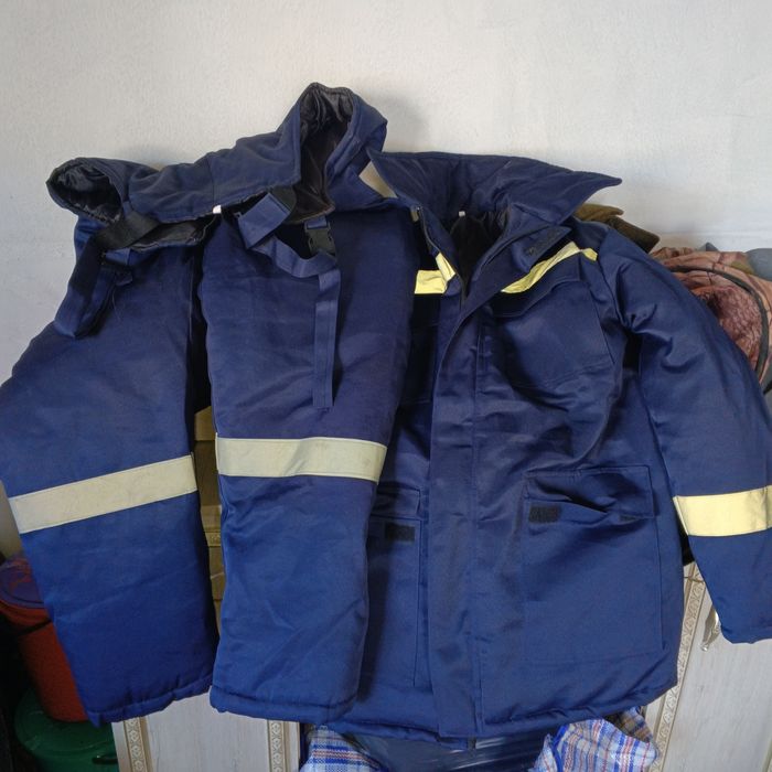 Продам зимнюю рабочую  одежду