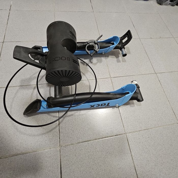 Garmin Tacx Boost Bundle - home trainer pentru antrenamente indoor