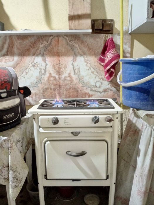 Газовая плита ,.