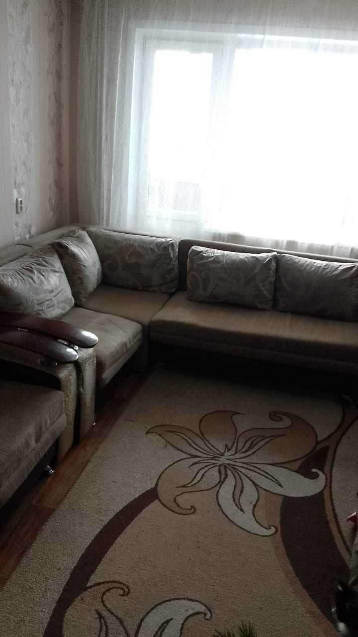 Угловой диван, кресло (разбирается), пуфик