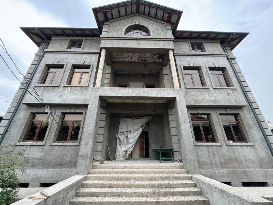 ПРОДАЕТСЯ ДОМ (ЮНУСАБАД) Зенид, рядом с американским посольством.