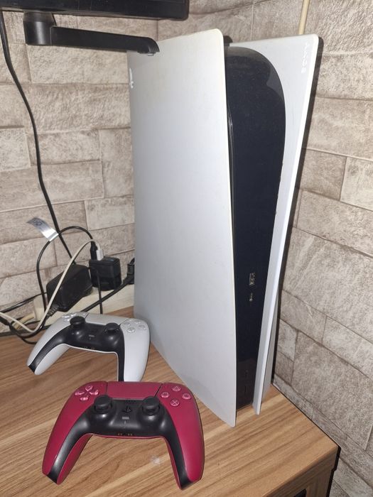 Vând PlayStation 5