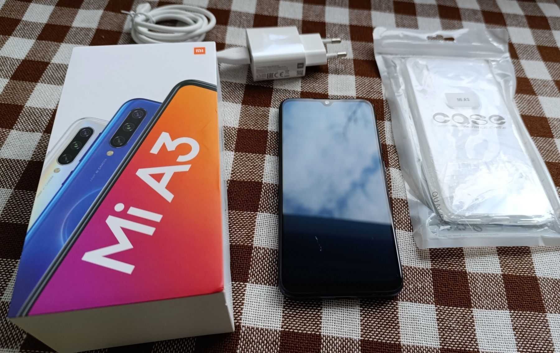 Xiaomi mi a3 64gb rom 4gb ram много запазен