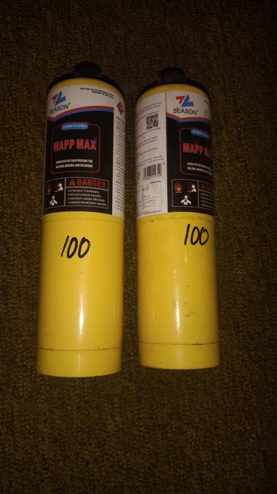 Пропановые балоны для горелки.