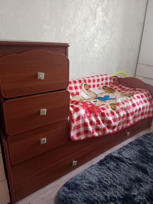 Детская кровать с камрдом и 2 матраса