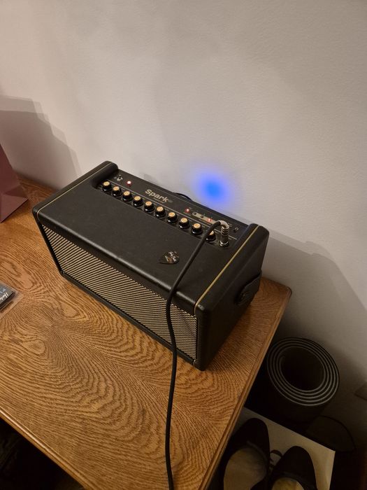 Vand amplificator spark 40 +husa si cablurile lui