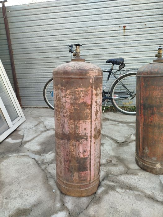 Газовые баллоны 2 шт по 10000 тг