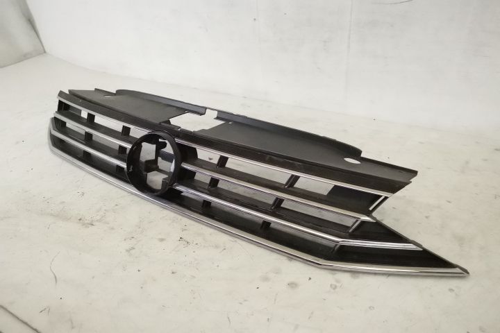 Централна решетка на радиатора Оригинална Фолксваген ВВ Пасат / Volksw