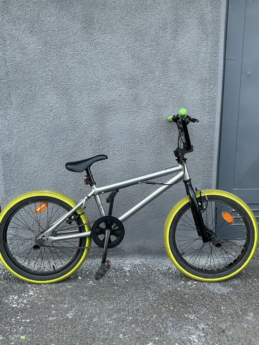 Bicicleta BMX aproape impecabilă