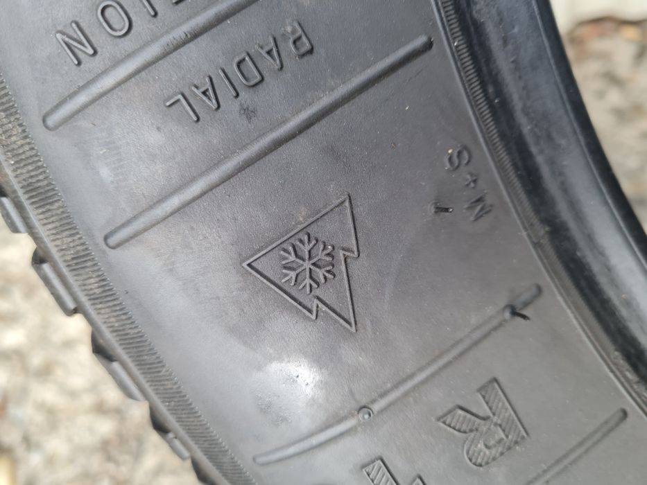 2  Anvelope de iarna *195/65R15*KLEBER*LICHIDARE STOC*75 Lei Buc*