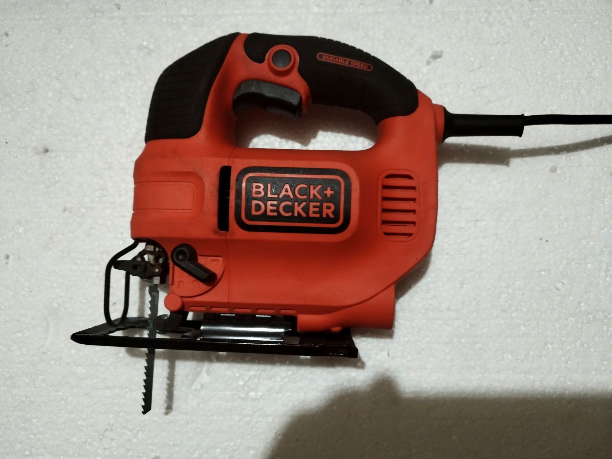 Fierăstrău pendular BlackDecker, in cutie ( nou)