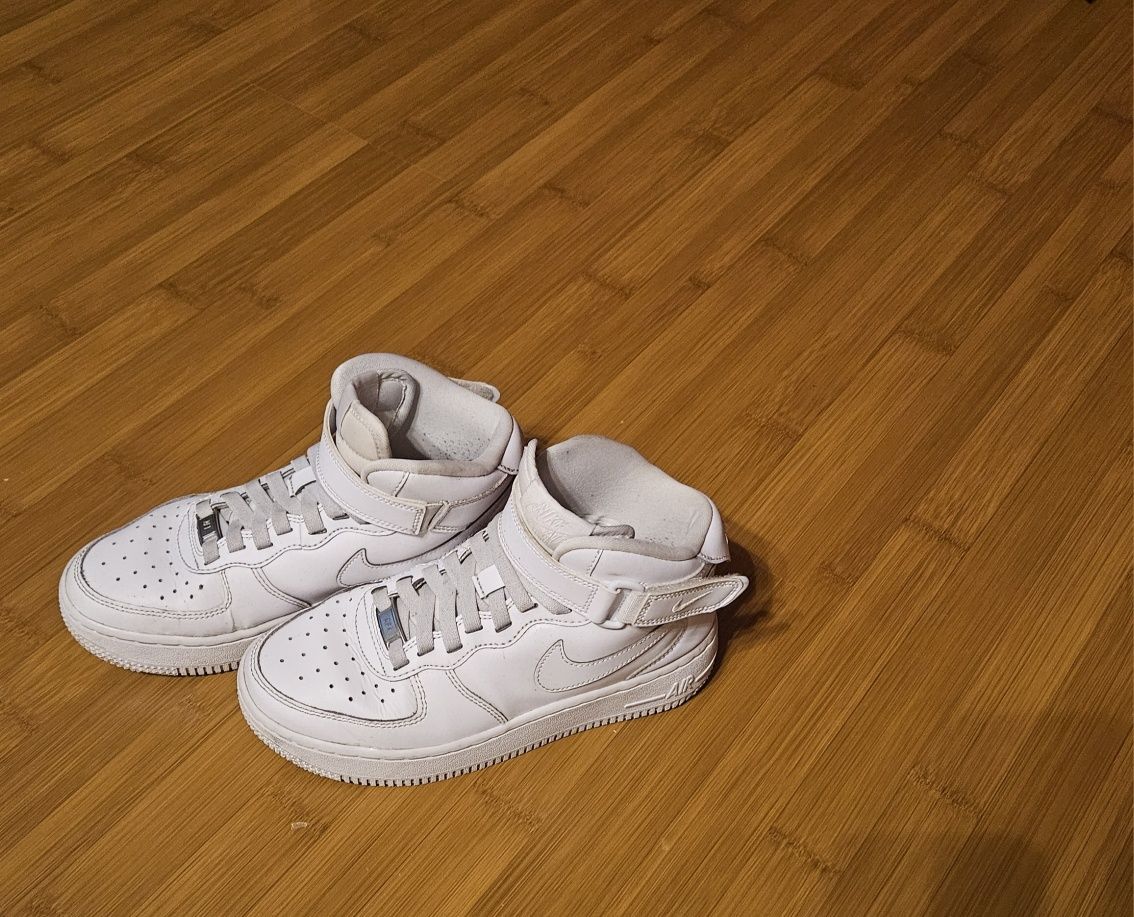 Adidași air force 1 mid
