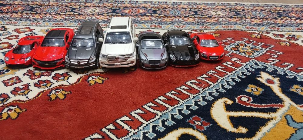 Игрушечные машинки