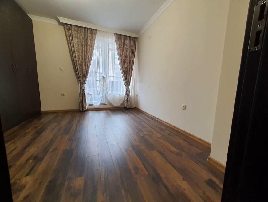 Продава се Четиристаен апартамент в Бургас, Славейков - 130 кв.м за 2124 €/кв.м - Снимка #2
