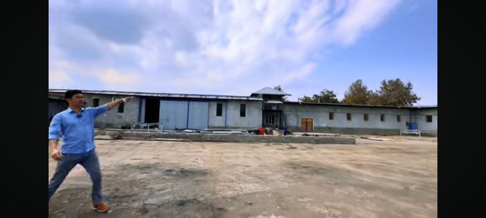 Жомбой туманида бино сотилади 53 сот темир йул бор