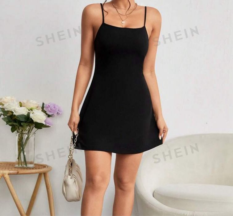 Черна рокля - изчистена